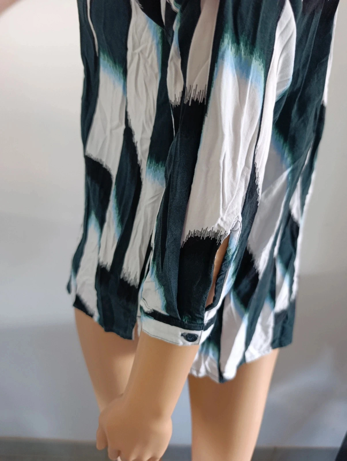 Street One women's blouse size 42 green white graphic print long sleeves flowy – photo 6